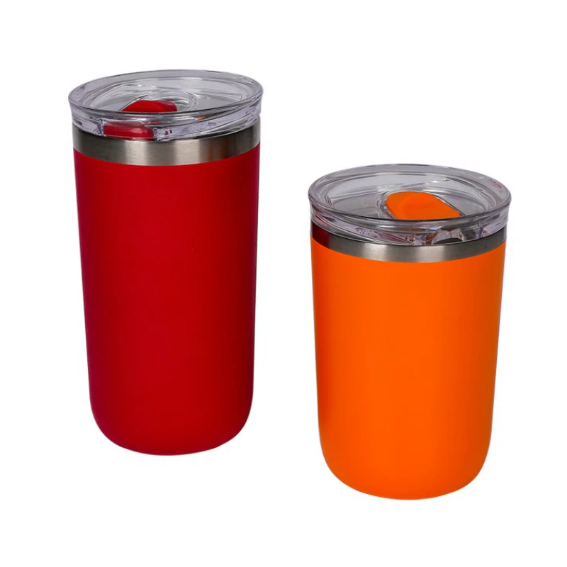 La tasse de café thermique s'adapte à la vie rapide